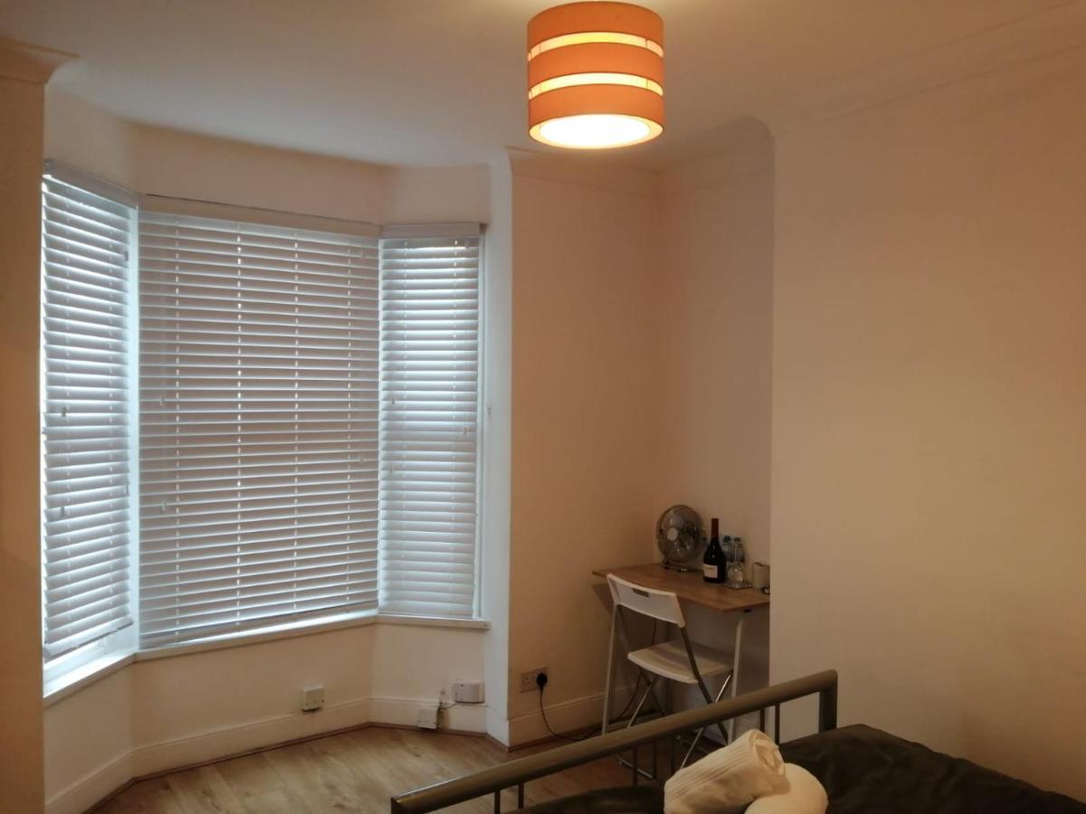 Central Stratford Cozy Double Room Лондон Екстер'єр фото