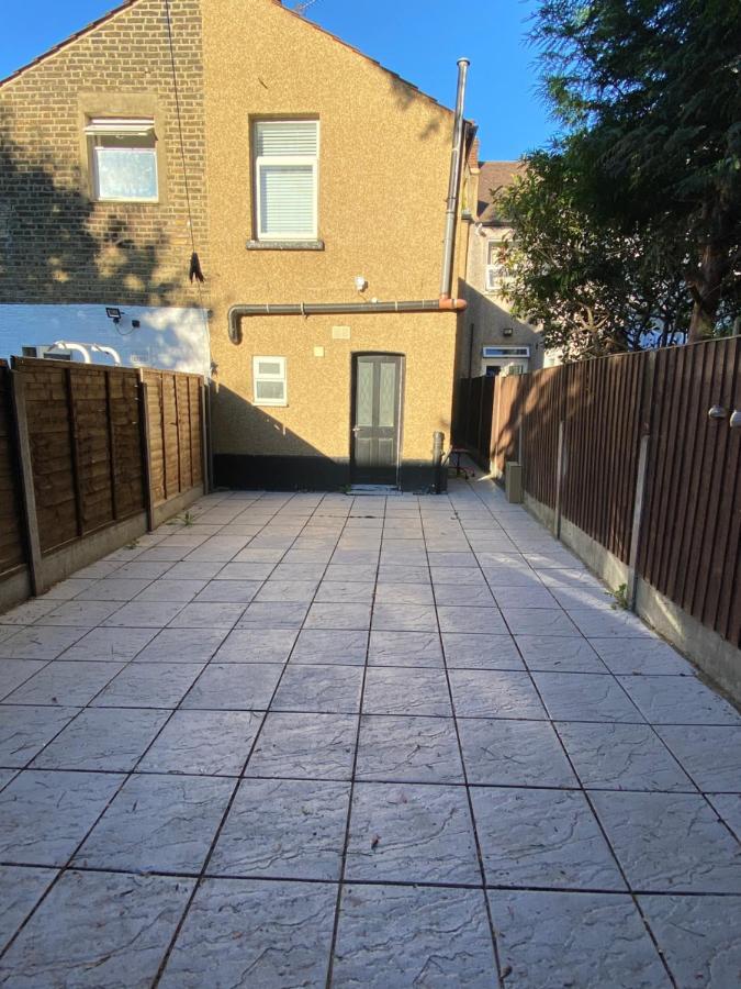 Central Stratford Cozy Double Room Лондон Екстер'єр фото