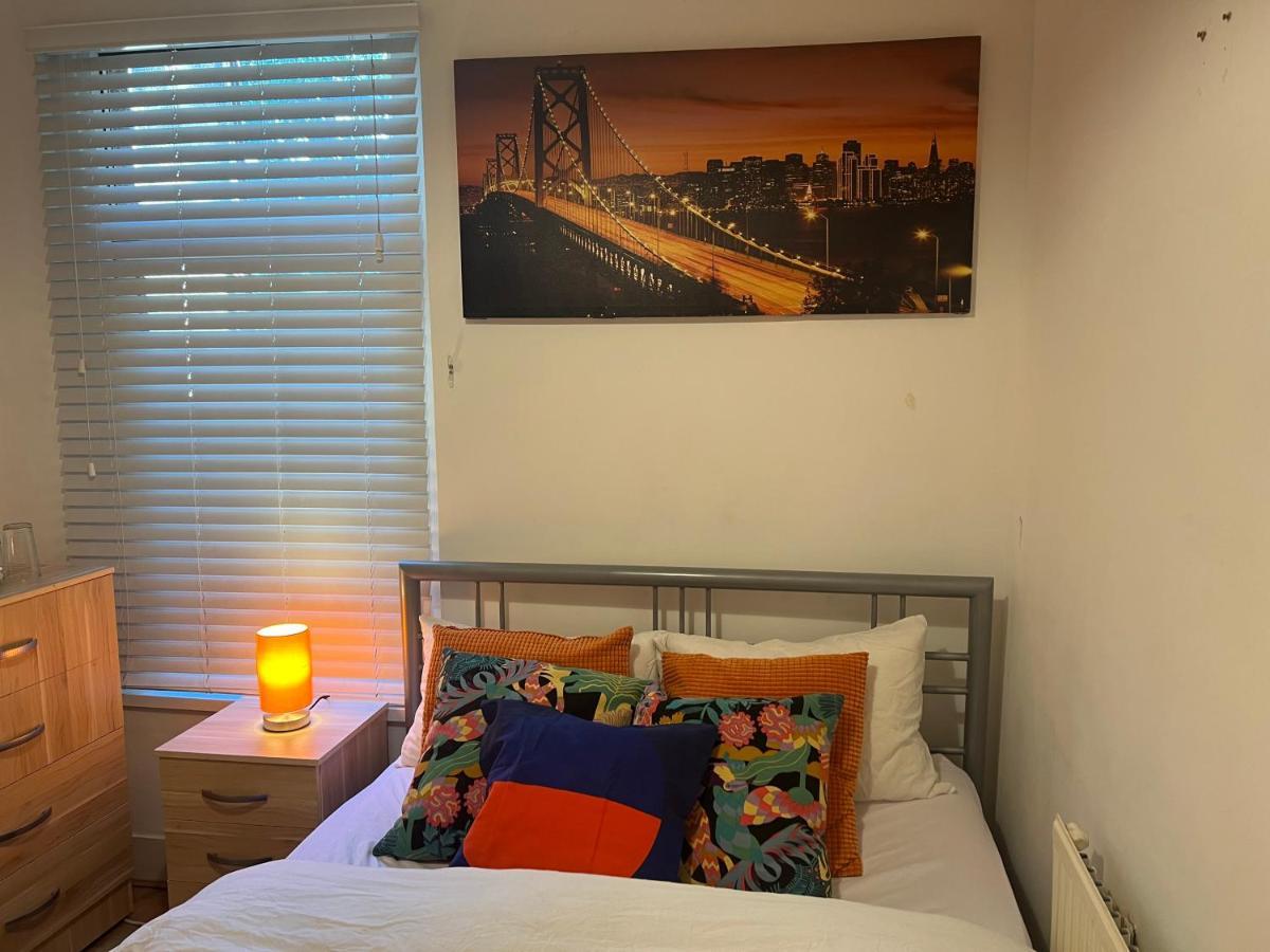 Central Stratford Cozy Double Room Лондон Екстер'єр фото